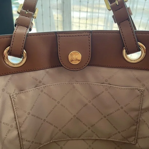 Michael Kors Brown & Cream Laptop Purse - Picture 14 of 16